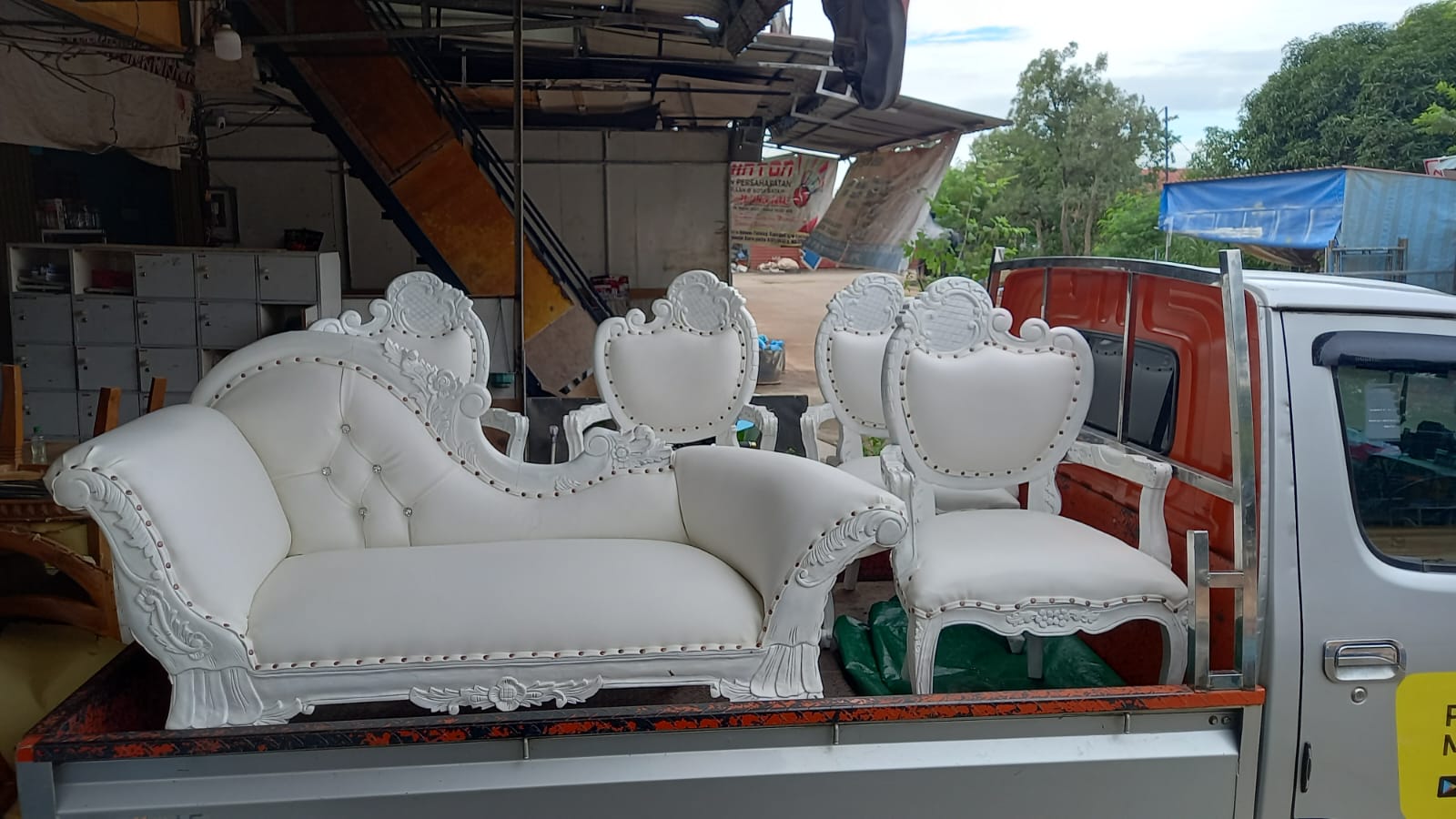 Interior Kereta Wisata KAI